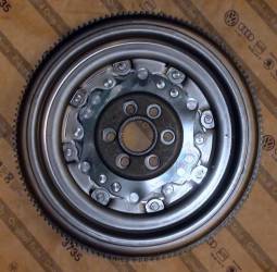 KOŁO ZAMACHOWE DWUMASOWE KOMPLETNE – 
03G 105 266 CH
